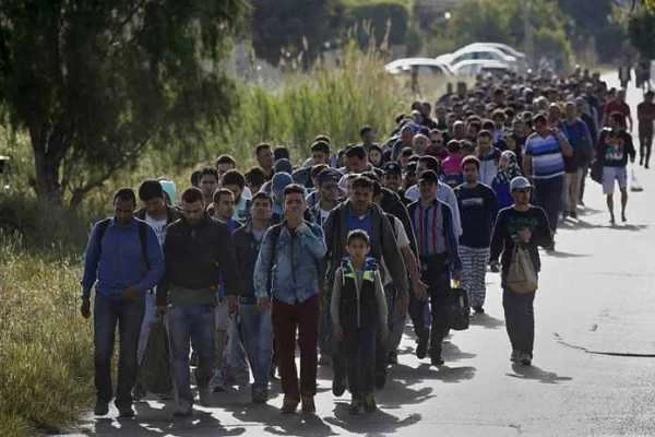 «Ανοίξαμε και σας περιμένουμε»! Μετανάστες στην Ηλεία από ξηρά και θάλασσα